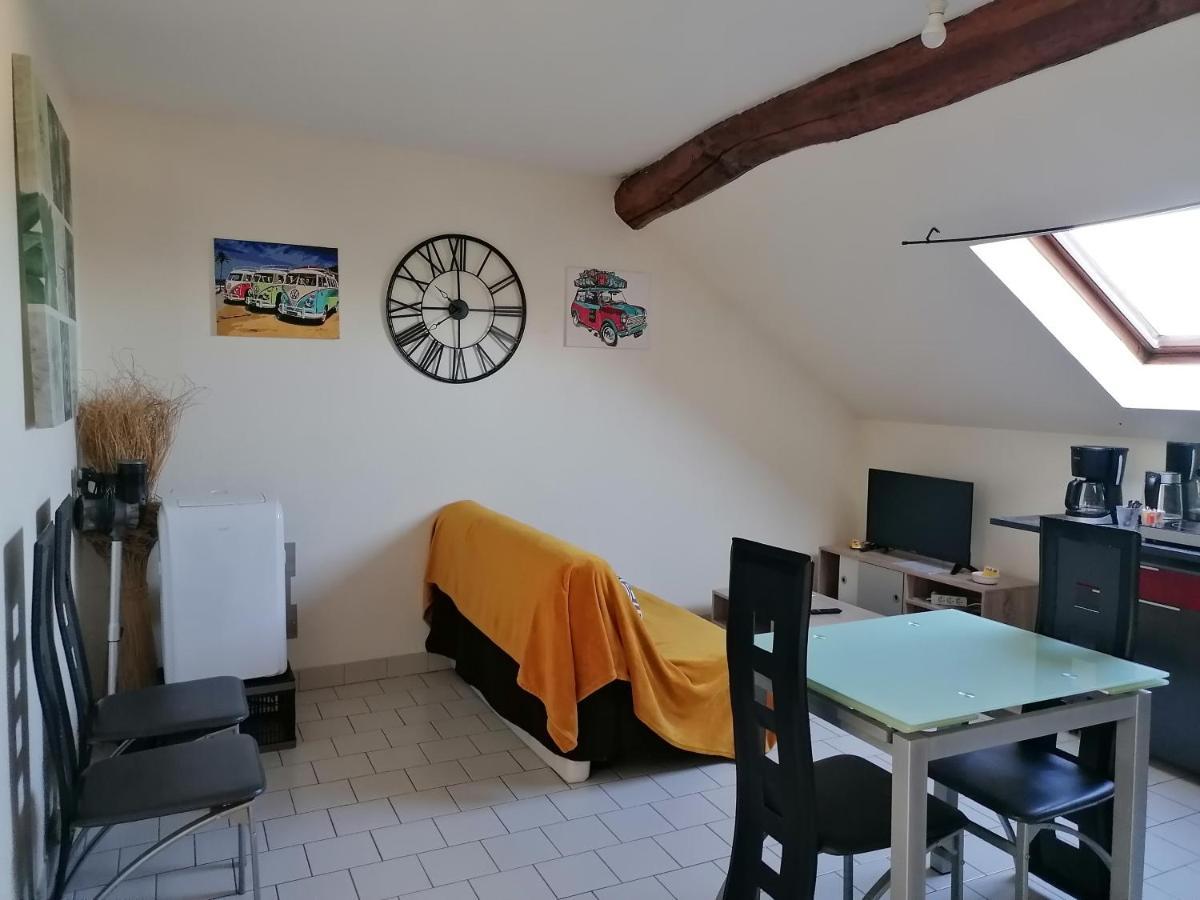 Appartement Climatise Avec Parking Prive A Doue La Fontaine Exterior foto