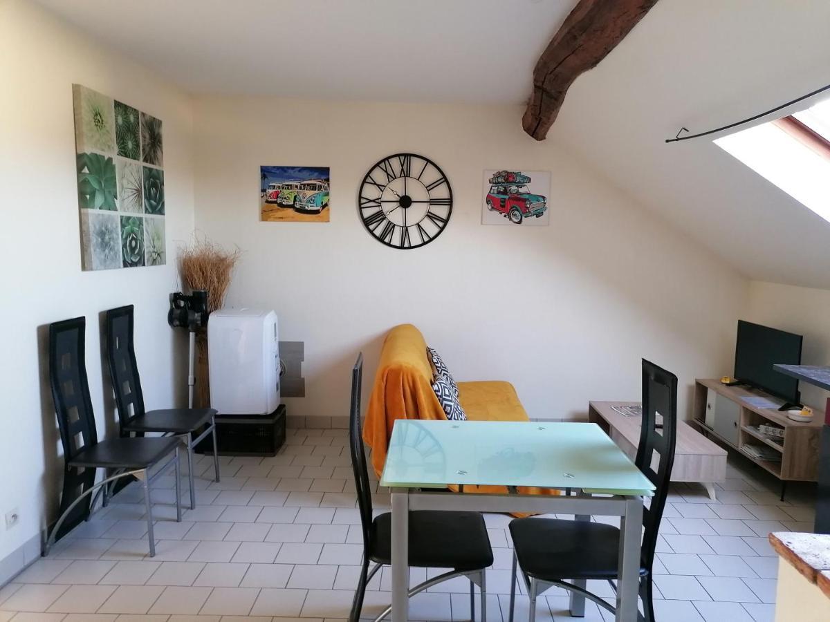 Appartement Climatise Avec Parking Prive A Doue La Fontaine Exterior foto