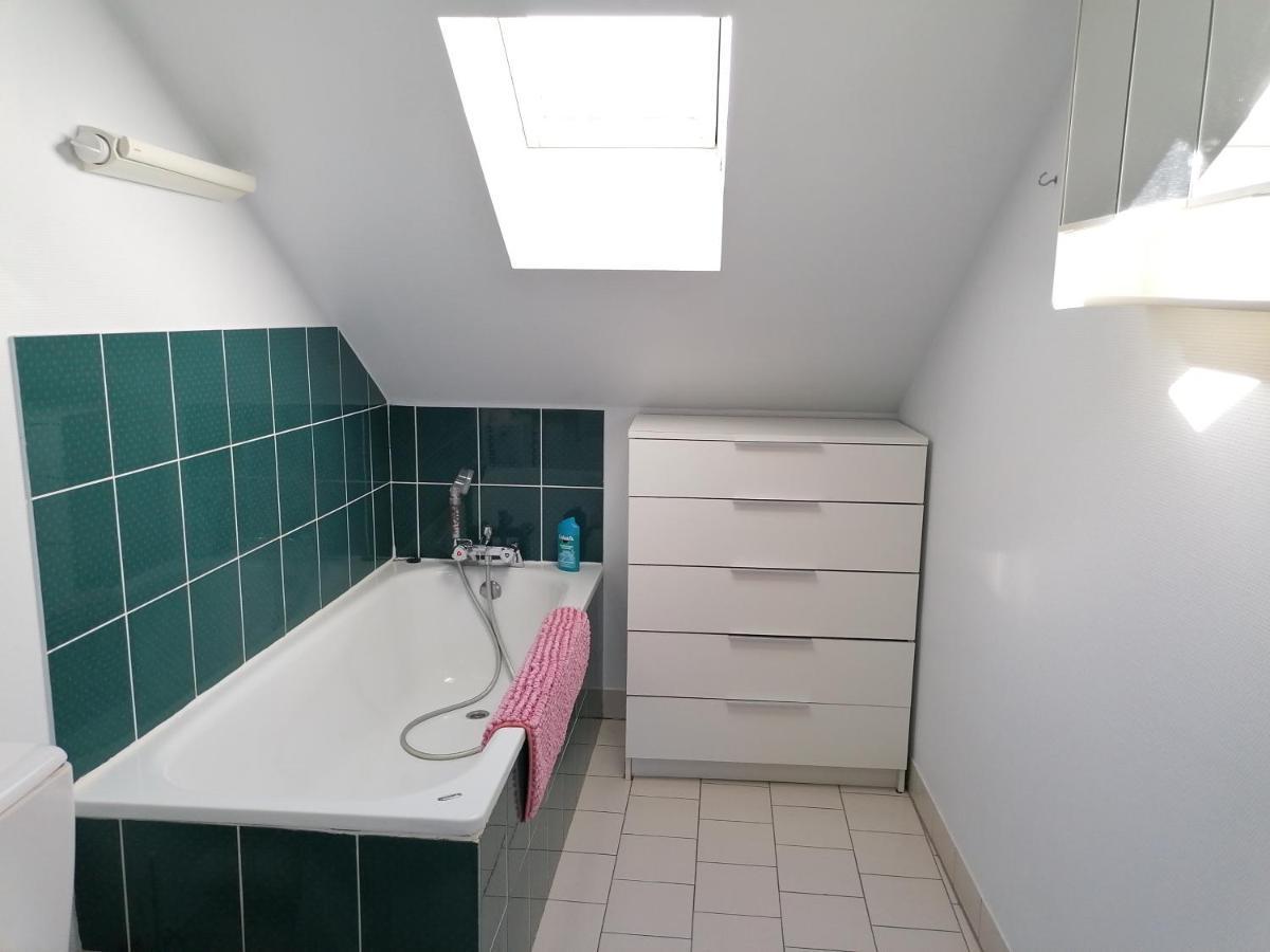 Appartement Climatise Avec Parking Prive A Doue La Fontaine Exterior foto