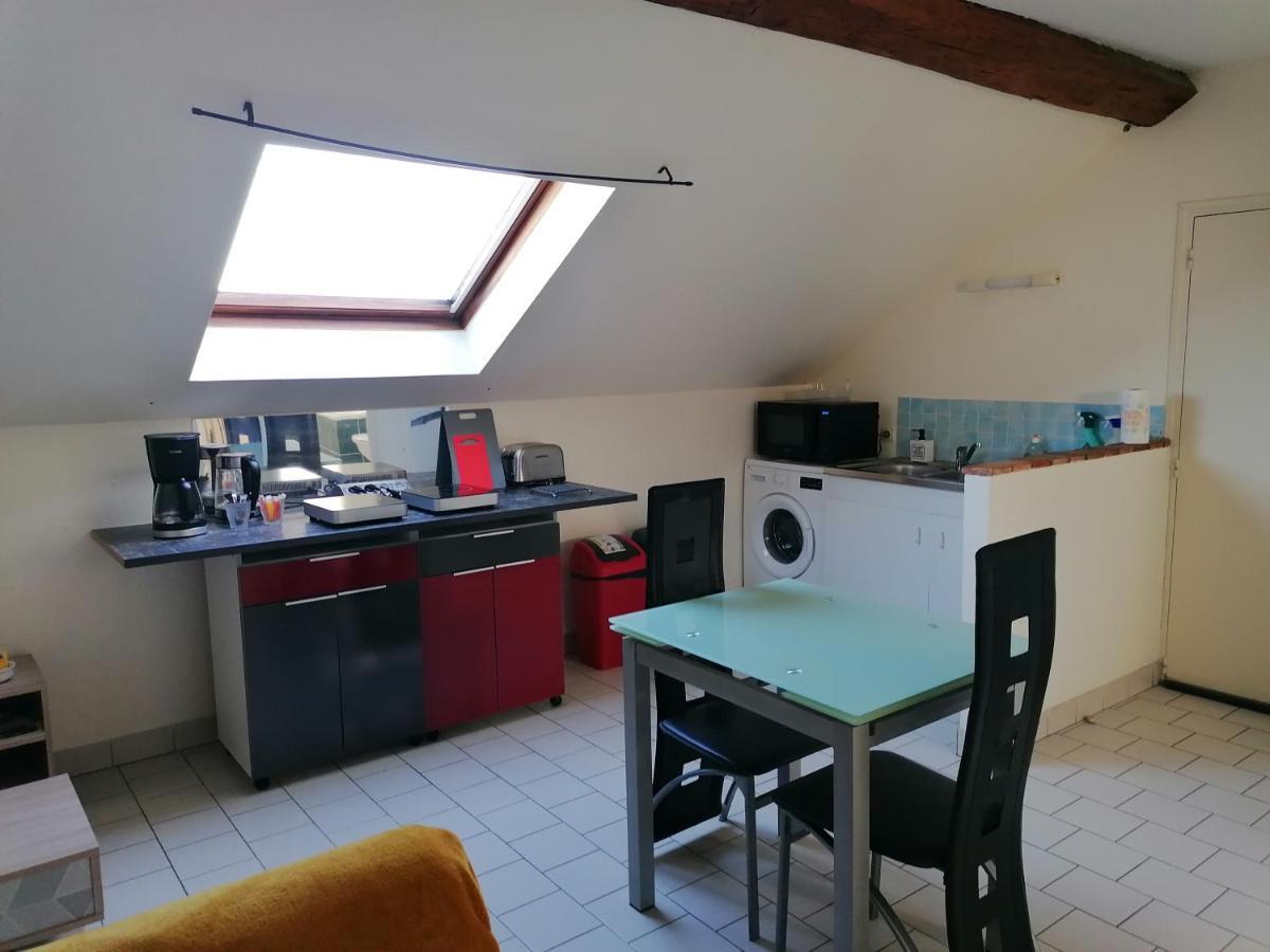 Appartement Climatise Avec Parking Prive A Doue La Fontaine Exterior foto