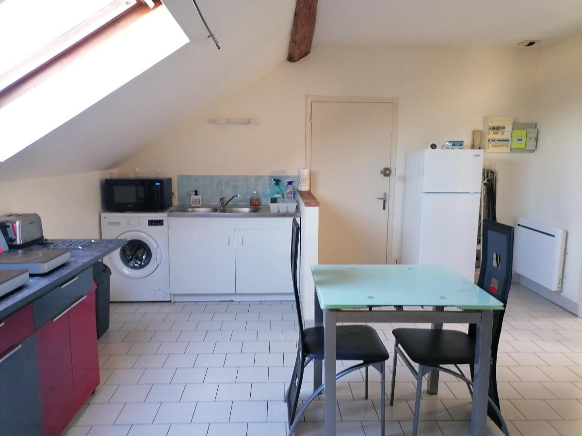 Appartement Climatise Avec Parking Prive A Doue La Fontaine Exterior foto