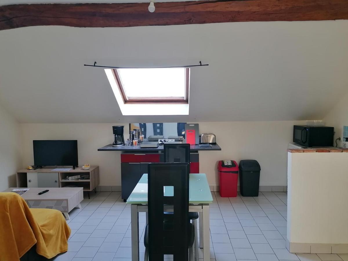 Appartement Climatise Avec Parking Prive A Doue La Fontaine Exterior foto